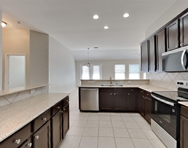 437 Sandy Creek Drive - Photo Thumbnail 5