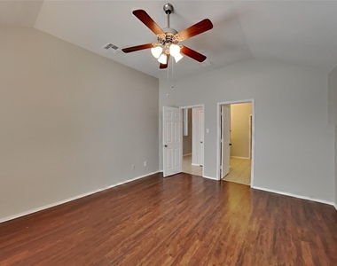 437 Sandy Creek Drive - Photo Thumbnail 8