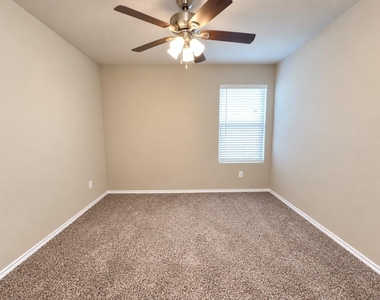 2721 Flowers Drive - Photo Thumbnail 15