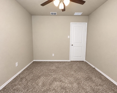 2721 Flowers Drive - Photo Thumbnail 10