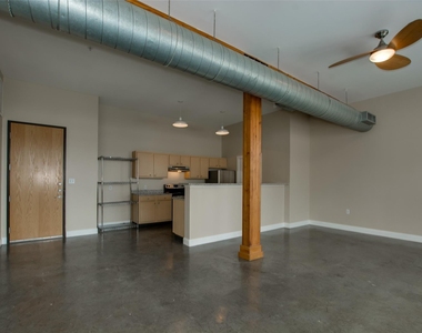 2502 Live Oak Street - Photo Thumbnail 2