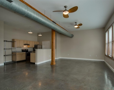2502 Live Oak Street - Photo Thumbnail 3