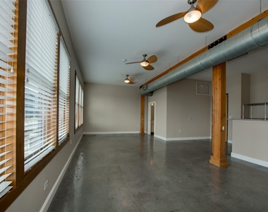 2502 Live Oak Street - Photo Thumbnail 4