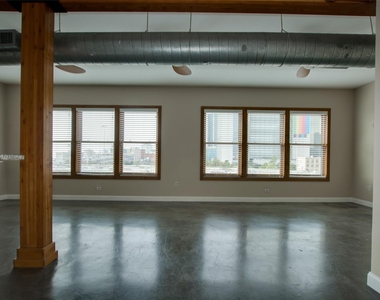 2502 Live Oak Street - Photo Thumbnail 1
