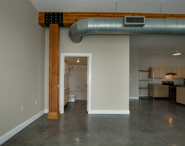 2502 Live Oak Street - Photo Thumbnail 7