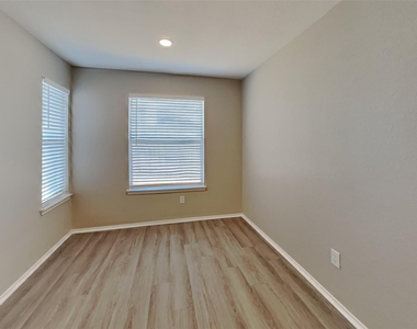 1709 Ryanfeld Drive - Photo Thumbnail 6