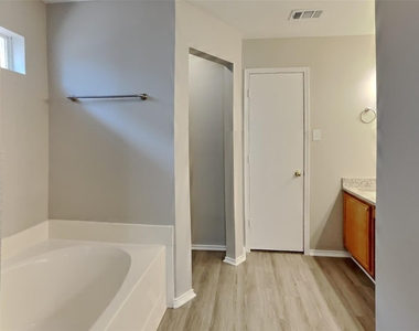 1709 Ryanfeld Drive - Photo Thumbnail 9
