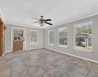 5900 Whitman Avenue - Photo Thumbnail 11