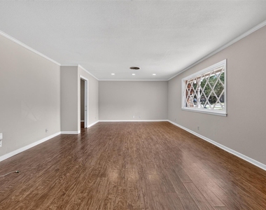 5900 Whitman Avenue - Photo Thumbnail 5