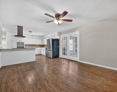 5900 Whitman Avenue - Photo Thumbnail 10