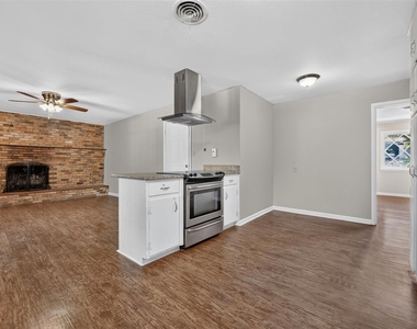 5900 Whitman Avenue - Photo Thumbnail 8