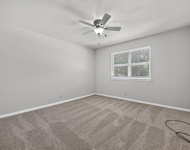 5900 Whitman Avenue - Photo Thumbnail 13