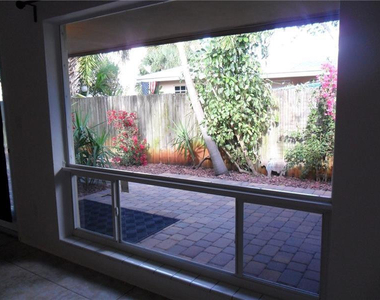 1009 Ne 23rd Drive - Photo Thumbnail 3