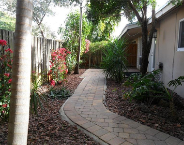 1009 Ne 23rd Drive - Photo Thumbnail 13