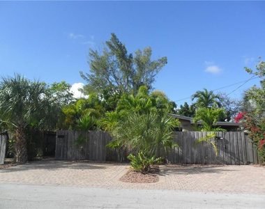 1009 Ne 23rd Drive - Photo Thumbnail 4
