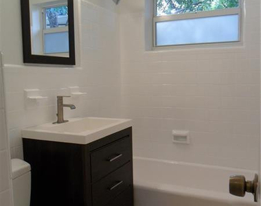 1009 Ne 23rd Drive - Photo Thumbnail 11