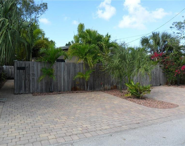 1009 Ne 23rd Drive - Photo Thumbnail 6