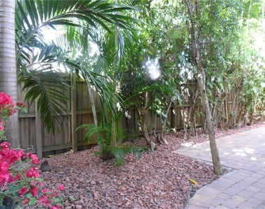 1009 Ne 23rd Drive - Photo Thumbnail 14