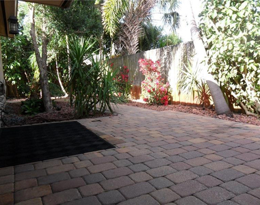 1009 Ne 23rd Drive - Photo Thumbnail 12