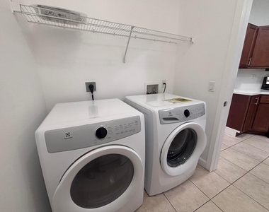 3930 Sabal Way - Photo Thumbnail 19