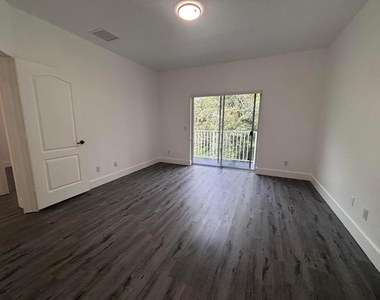 3930 Sabal Way - Photo Thumbnail 9