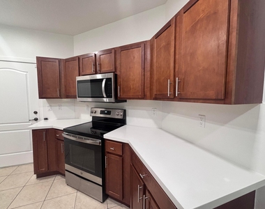 3930 Sabal Way - Photo Thumbnail 5