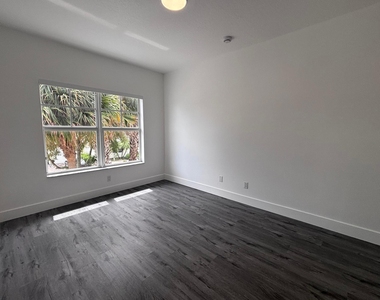 3930 Sabal Way - Photo Thumbnail 16