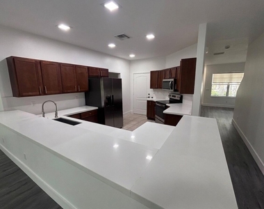 3930 Sabal Way - Photo Thumbnail 2