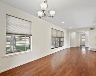 2422 Mockingbird Lane - Photo Thumbnail 7