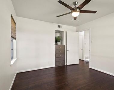 2422 Mockingbird Lane - Photo Thumbnail 17