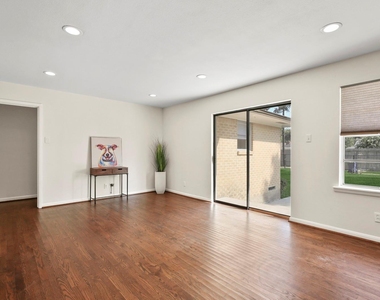 2422 Mockingbird Lane - Photo Thumbnail 4