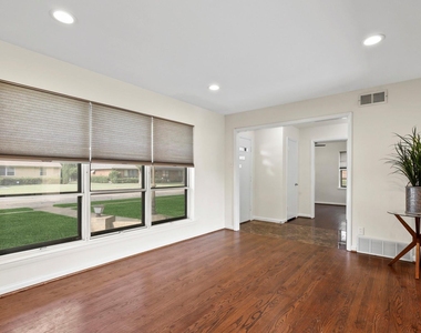 2422 Mockingbird Lane - Photo Thumbnail 6