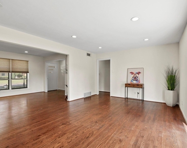 2422 Mockingbird Lane - Photo Thumbnail 3
