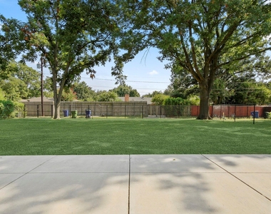 2422 Mockingbird Lane - Photo Thumbnail 32