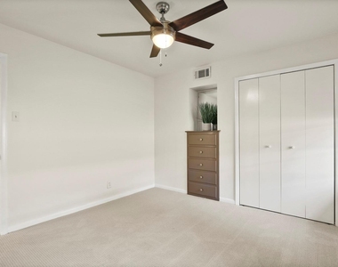 2422 Mockingbird Lane - Photo Thumbnail 27