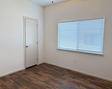 713 N Wood Street - Photo Thumbnail 22
