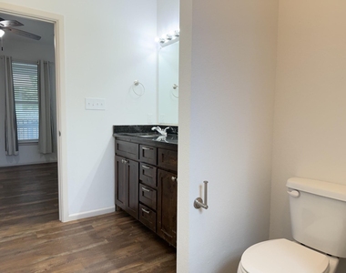 713 N Wood Street - Photo Thumbnail 15