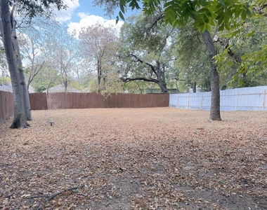 713 N Wood Street - Photo Thumbnail 26