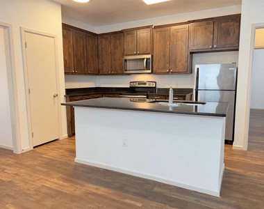 713 N Wood Street - Photo Thumbnail 10