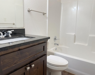 713 N Wood Street - Photo Thumbnail 23