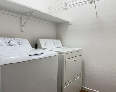 713 N Wood Street - Photo Thumbnail 24