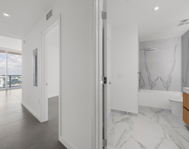 1400 Biscayne Boulevard - Photo Thumbnail 1