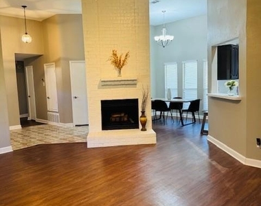 4722 Fallon Place - Photo Thumbnail 2