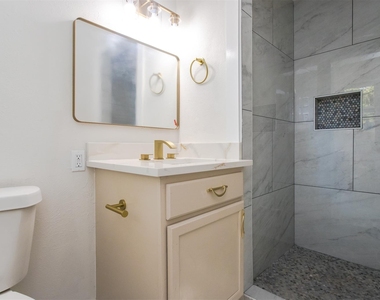 1219 Cloverdale Drive - Photo Thumbnail 8