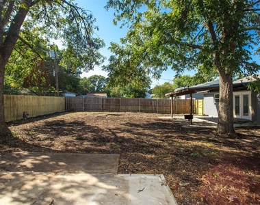 1219 Cloverdale Drive - Photo Thumbnail 12