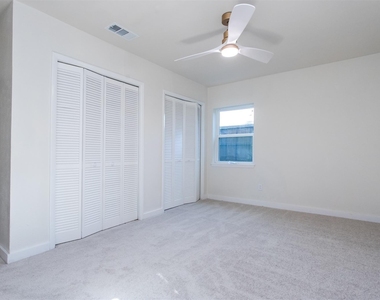 1219 Cloverdale Drive - Photo Thumbnail 7