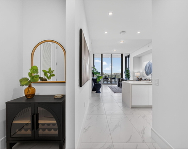 220 Lake Shore Drive - Photo Thumbnail 8