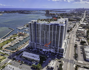 220 Lake Shore Drive - Photo Thumbnail 4