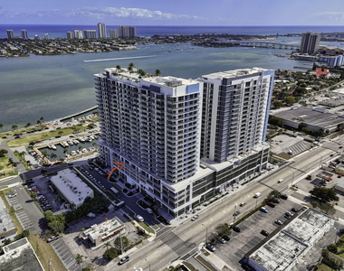 220 Lake Shore Drive - Photo Thumbnail 3