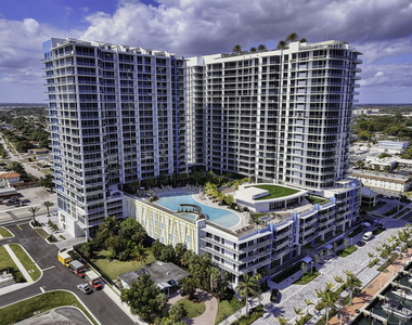 220 Lake Shore Drive - Photo Thumbnail 2